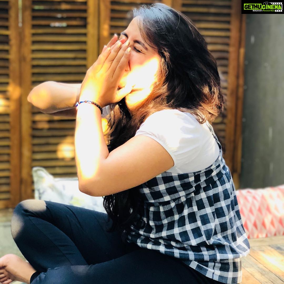 Komalee Prasad Instagram - Ye jo gehre sannate hai , wakt ne sabko hi baante hai.. Thoda gham hai sabka qissa, thodi dhoop hai sabka hissa #zindaginamilegidobara ❤️❤️