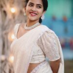 Komalee Prasad Instagram - Dream a little dream of me just like you did in you’re teens , Not an actress that you see on screens , Dream a little dream of me just like you did in you’re teens. ☁️🕊🤍 📸 @anuragkamilla 🧕🏻 @aayeshaa.mariam 🥻 @malinistudio 💎 @kushalsfashionjewellery 🗺 @themayabazar 🤍 #dreamgirl series