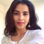 Komalee Prasad Instagram - Vintage!! Both filter and her !! 🤍