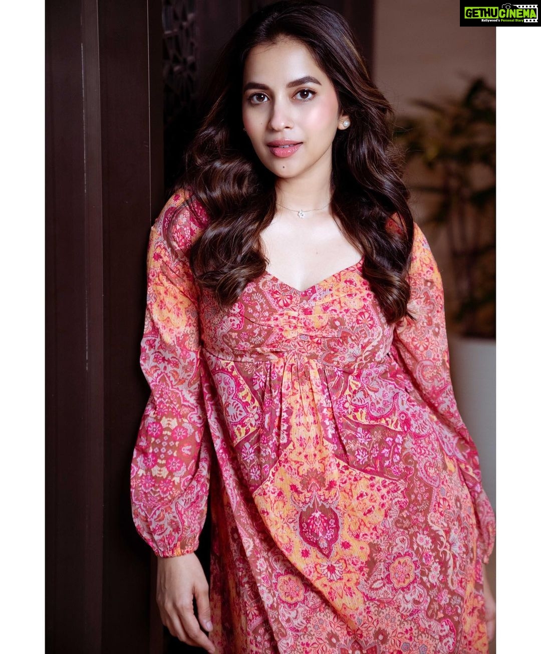 Komalee Prasad Instagram - 1 , 2 or 3 ???? πΈβ¨π Wearing @aarkeritukumar Styled by @shilpagns Photographer @vincentkingstudios Makeup @makeupbyramakrishna Hair @naidukavala For #modernlove #modernloveonprime