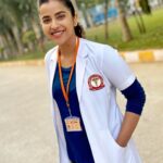 Komalee Prasad Instagram - Happy doctors day ! Prescribing you a day full of smiles 😀♥️🌈 #doctorsday #throwback