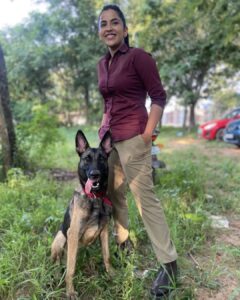 Komalee Prasad Instagram - What would you caption her ?? 💥💥♥️♥️

#varsha #hit2 @happy_dogs_training_school