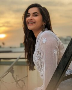 Komalee Prasad Instagram - The beauty you see in me is a reflection of you 🪞🤍🌸🌤️
