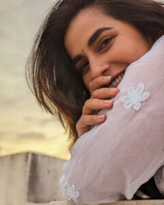 Komalee Prasad Instagram - The beauty you see in me is a reflection of you 🪞🤍🌸🌤️