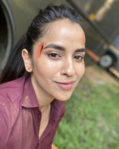 Komalee Prasad Instagram - What would you caption her ?? 💥💥♥️♥️

#varsha #hit2 @happy_dogs_training_school