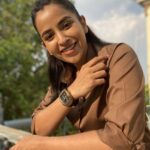 Komalee Prasad Instagram – What would you caption her ?? 💥💥♥️♥️

#varsha #hit2 @happy_dogs_training_school