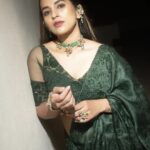 Komalee Prasad Instagram - Her 👑❤️‍🔥 @sumaiah.tabassum ' s magic ✨ @itsmeallurajesh 's eye 📸 @aakriti_handlooms saree 🥻 @diva_designer_studio_ ' blouse 🎀 @karnikajewelshyd ' jewellery 💍 @makeupbyramakrishna 's brush 🖌️ @sriniwas_bridal_makeover 's hair 💁‍♀️ #HIT2 #prerelease #hit2ondec2