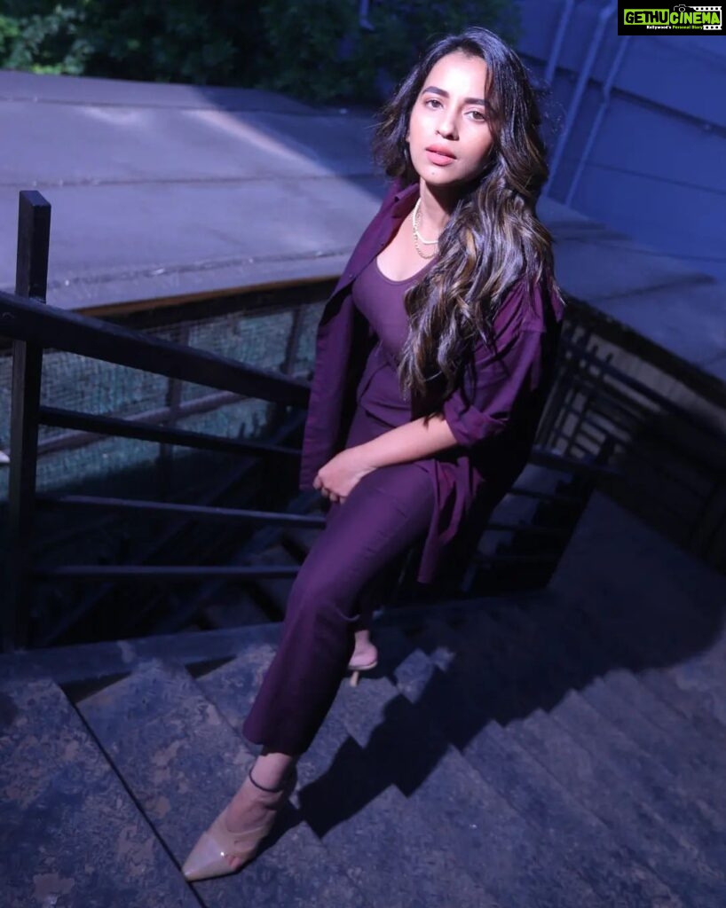 Komalee Prasad Instagram - Just want to stay in this purple haze 💜 Styled by @sumaiah.tabassum 😘 Clicked by @itsmeallurajesh 🤗@firstpicportraits Makeup @rameshkumar8501 💜 Hair @rameshbabu9951 💜 #promotions #hit2 #hit2ondec2 #teaserlaunch