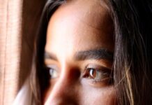 Komalee Prasad Instagram - He was a man of slow gestures. He loved my delicate features, golden skin without any makeup, light brown freckles, dark brown hair and my honey brown eyes. 🦋✨🦋✨🦋✨ #thursdaythoughts #nomakeup