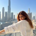 Kriti Sanon Instagram - Hello Dubai! ✨ Sunlight makes me happy☀️ #BhediyaPromotions 📸: @aasifahmedofficial