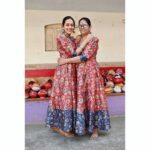 Krutika Desai Khan Instagram - I had no idea twinning would turn out so well 🤷🏻‍♀️ #TwinningGoals 👭🏼 Wearing : @sassafrasindia #sassasquad 🙋🏼‍♀️ #motherdaughter #twinning #goals #family #function #krutikadesai #kd #tradition #ritual #bestfriends #happiness #positivevibes #spreadlove ♥️