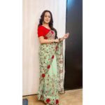 Krutika Desai Khan Instagram - श्वेते वृषे समारूढ़ा श्वेतांबर धरा शुचि:। महागौरी शुभं दद्यान्महादेव प्रमोददा ॥ 🌹 Happy Durga Ashtami 🙏🏻 Mata Rani bless all of you ✨ Jai Mata di 🔱♥️ #krutikadesai #artist #actor #tv #films #ads #bollywood #drama #serial #starplus #colors #indian #beauty #influencer #stylediva #pretty #traditional #saree #red #green #positivevibes #happiness #spreadlove ♥️