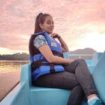 Krutika Desai Khan Instagram - 🌅🚣‍♂️🧡 #boating #mansar #lake #goldenhour #sunset #vibes #waterbaby #potd #traveldiaries #spreadlove ♥️ Mansar Lake