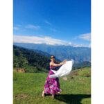 Krutika Desai Khan Instagram - Ye haseen waadiya, ye khula aasman 🧚🏻‍♀️🧿💗 #traveldiaries #jammu #kashmir #patnitop #nathatop #serene #beauty #nature #heaven #sky #positivevibes #spreadlove #kd ♥️ Nathatop (patnitop)