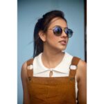 Krutika Desai Khan Instagram – I see you 👀 

👓 @sunglassic.official 
👗 @_yoonoy_ 
📸 @hg__photography.official 
MUAH @rj_makeover 

#KrutikaDesai #artist #collaboration #ad #sunglasses #fashion #mondayblues #potd #positivevibes #spreadlove ♥️