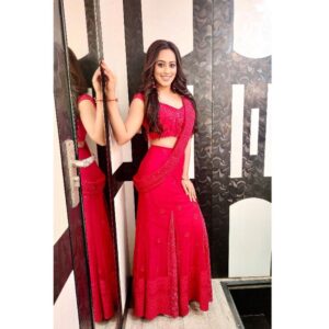 Krutika Desai Khan Instagram - A little more self love this year ✨🌹
.
.
.
.

#krutikadesai #dhami #colors #ssk2 #selflove #red #outfit #selflove #live #love #laugh #stayblessed #positivevibes #spreadlove ♥️
