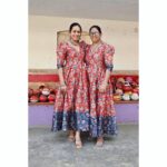 Krutika Desai Khan Instagram - I had no idea twinning would turn out so well 🤷🏻‍♀️ #TwinningGoals 👭🏼 Wearing : @sassafrasindia #sassasquad 🙋🏼‍♀️ #motherdaughter #twinning #goals #family #function #krutikadesai #kd #tradition #ritual #bestfriends #happiness #positivevibes #spreadlove ♥️