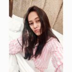 Krutika Desai Khan Instagram - Always wear cute PJs! You never know who you'll meet in your dreams 👻 7 piece PJ Fits by @younglings_india 🌸 #nightsuit #pjs #cute #pretty #pink #babe #capricorn #spreadlove #krutikadesai #kd