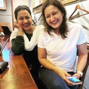 Laila Mehdin Instagram - Always good to bump into  @radikaasarathkumar ❤️

 And lovely coffee ☕ from
@coffeetrotterofficial