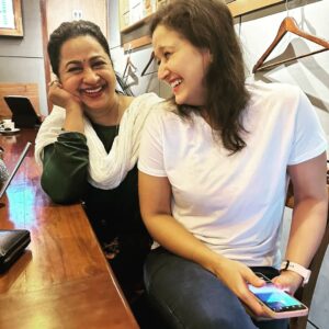 Laila Mehdin Instagram - Always good to bump into  @radikaasarathkumar ❤️

 And lovely coffee ☕ from
@coffeetrotterofficial