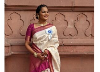 Lakshmi Priyaa Chandramouli Instagram - 68th National Films Awards Ceremony! Styled by @themis_vanessa Blouse by @soul__spectrum Jewellery @manjushaa_jewelry Makeup and Hair by @ramilamuktan_makeup_artist Photos by @venkataraghavan.s #NationalAwards2020 #68thNationalAwards #VigyanBhawan #BestSupportingActress #SivaranjaniyumInnumSilaPengalum #BestFeatureFilmInTamil #DressUp #LakshmiPriyaaChandramouli #GratitudeAlways Vigyan Bhawan