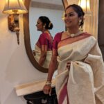 Lakshmi Priyaa Chandramouli Instagram – 68th National Films Awards Ceremony! 

Styled by @themis_vanessa 
Blouse by @soul__spectrum 
Jewellery @manjushaa_jewelry
Makeup and Hair by @ramilamuktan_makeup_artist 
Photos by @venkataraghavan.s

#NationalAwards2020 #68thNationalAwards #VigyanBhawan #BestSupportingActress #SivaranjaniyumInnumSilaPengalum #BestFeatureFilmInTamil #DressUp #LakshmiPriyaaChandramouli #GratitudeAlways Vigyan Bhawan