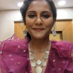 Lakshmi Priyaa Chandramouli Instagram – Mehendi Laga ke RAKHNA! 😂

#IYKYK #Mehendi #FamilyEvent #FunnyReels #TrendingReels #Scream #FamilyReels #TooFunny #MadeMyMommyDoAReel #AmmaSpecial #FamilyWedding Ghaziabad, India