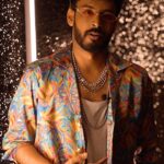 Leon James Instagram - Yes you’ve heard it right! My #1MinMusic coming soon! Watch this space! 😎🕴🏻 @sonymusic_south @instagram @ko.sesha @therouteofficial @jagadish_palanisamy @akshitha.subramanian @kirthiga_murali @arul.cool @johnram_ @kowsik_choreographer @sidhiqasherink @prachuprashanth @krishtheeditor
