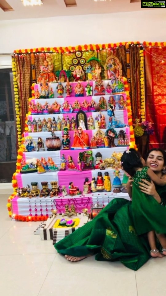 M.M. Manasi Instagram - Day 5 Green What a beautiful audio series @monisshamm bachha is doing... Have you guys been following it?? Do check her reels out for some real good soul music♥️♥️ #Day5 #Green #ColoursOfNavaratri #Swara #Daughter #Festival #Navaratri #Reels #reelitfeelit #Sarees
