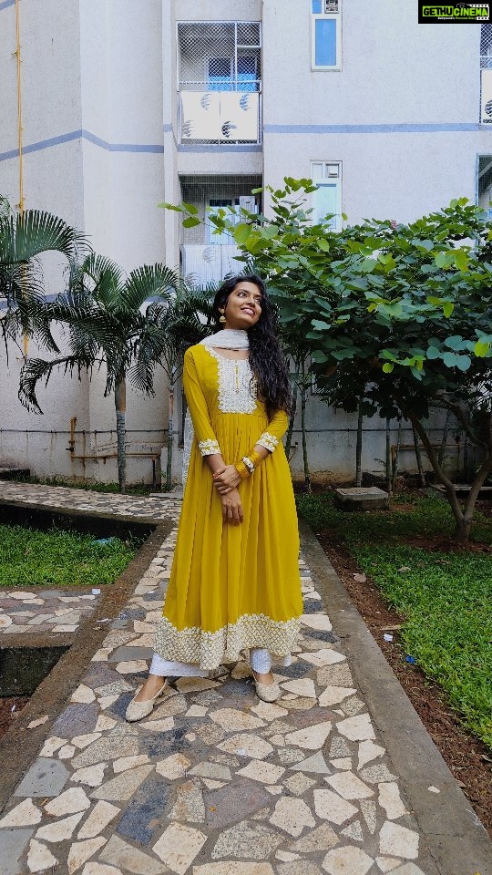 M.M. Manasi Instagram - OOTD Reel.. P.S : Loved singing this beautiful bit 🥰 Music - V2 @vijayanandbala @vicky_balasubramanian