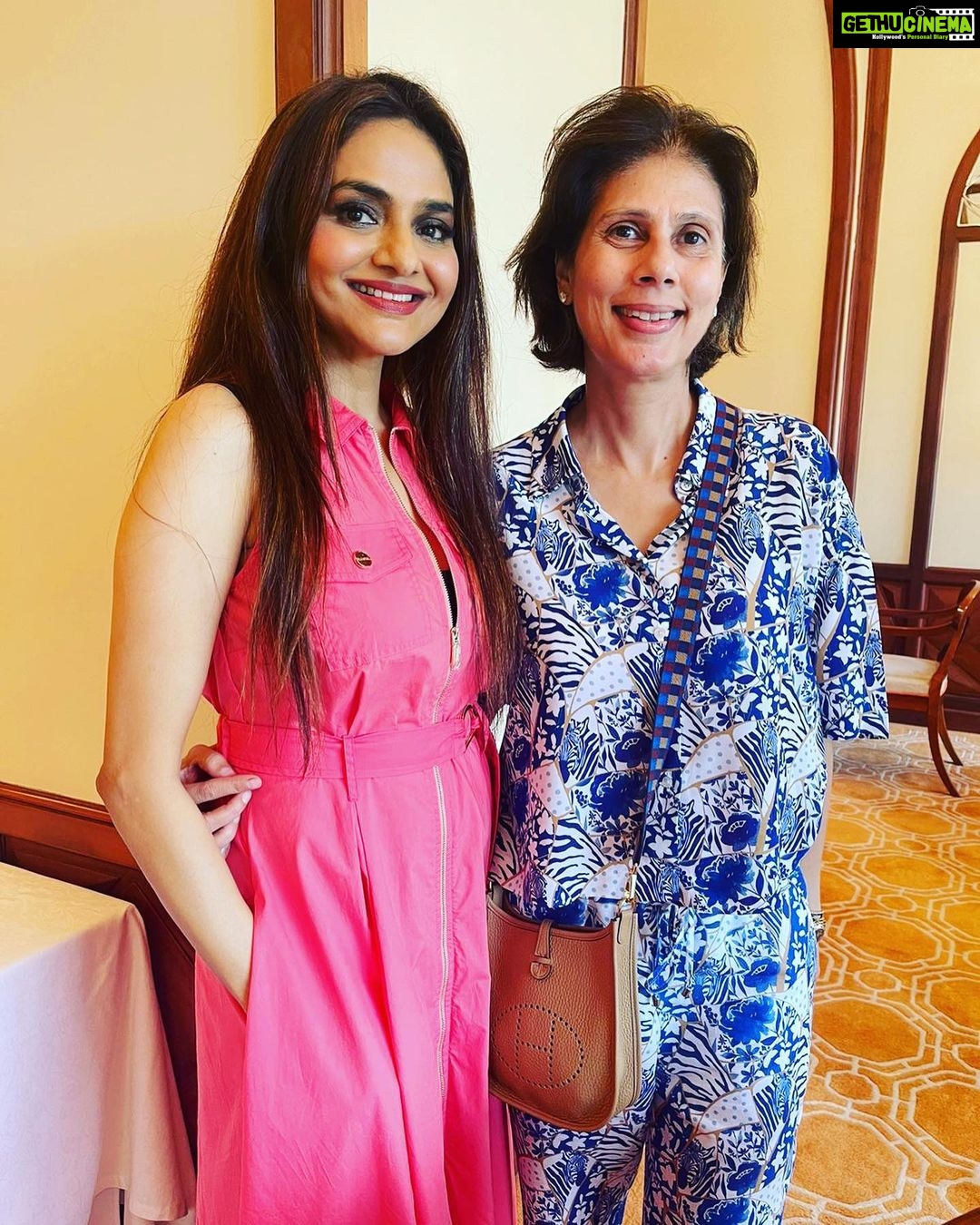 Madhoo Instagram - Happy birthday my sweet strong friend. 💟🎂❤️💜💜💜💜💜
