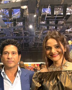 Madhoo Instagram - @sachintendulkar my brothers dream come true @its_preetic ❤️❤️💙💙🌈 #legend #childhoodmemories