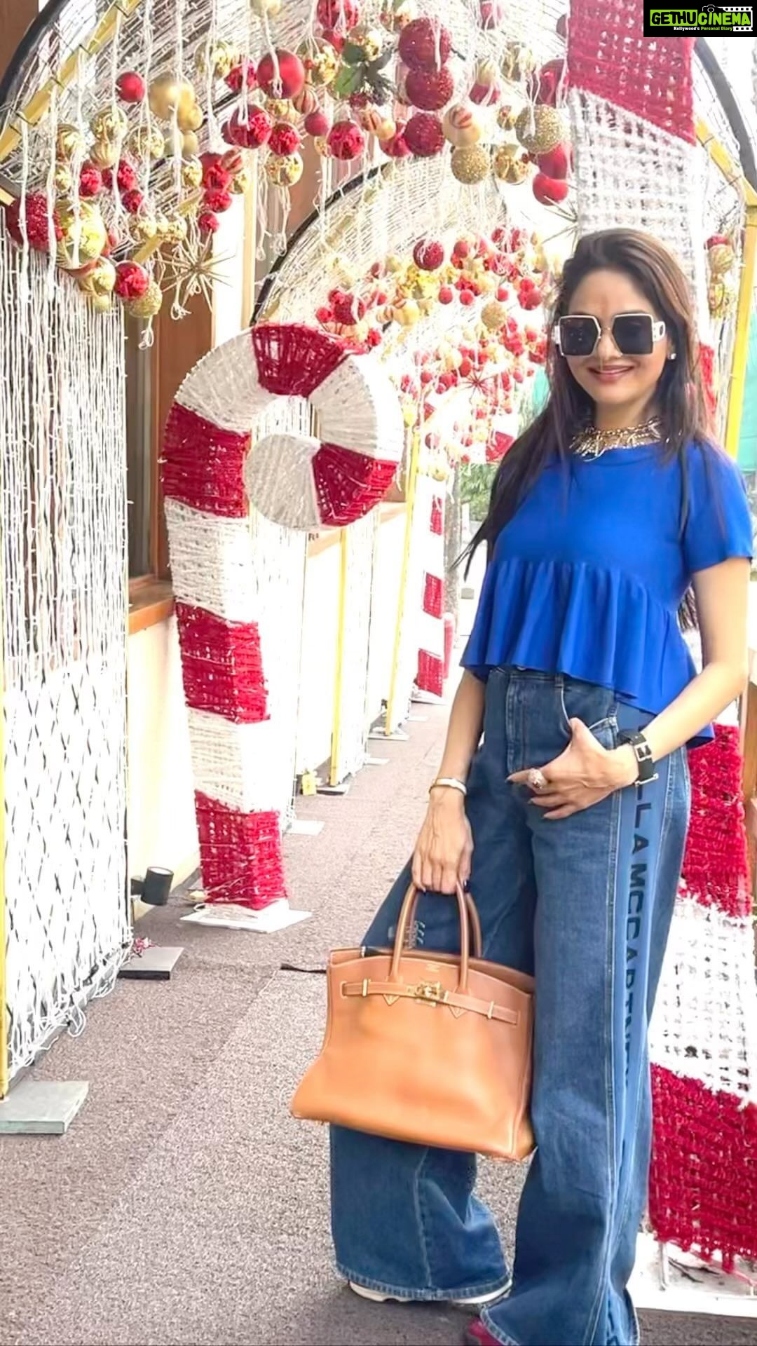 Madhoo Instagram - #sundayvibes #blueaesthetic 💙💙💙💙
