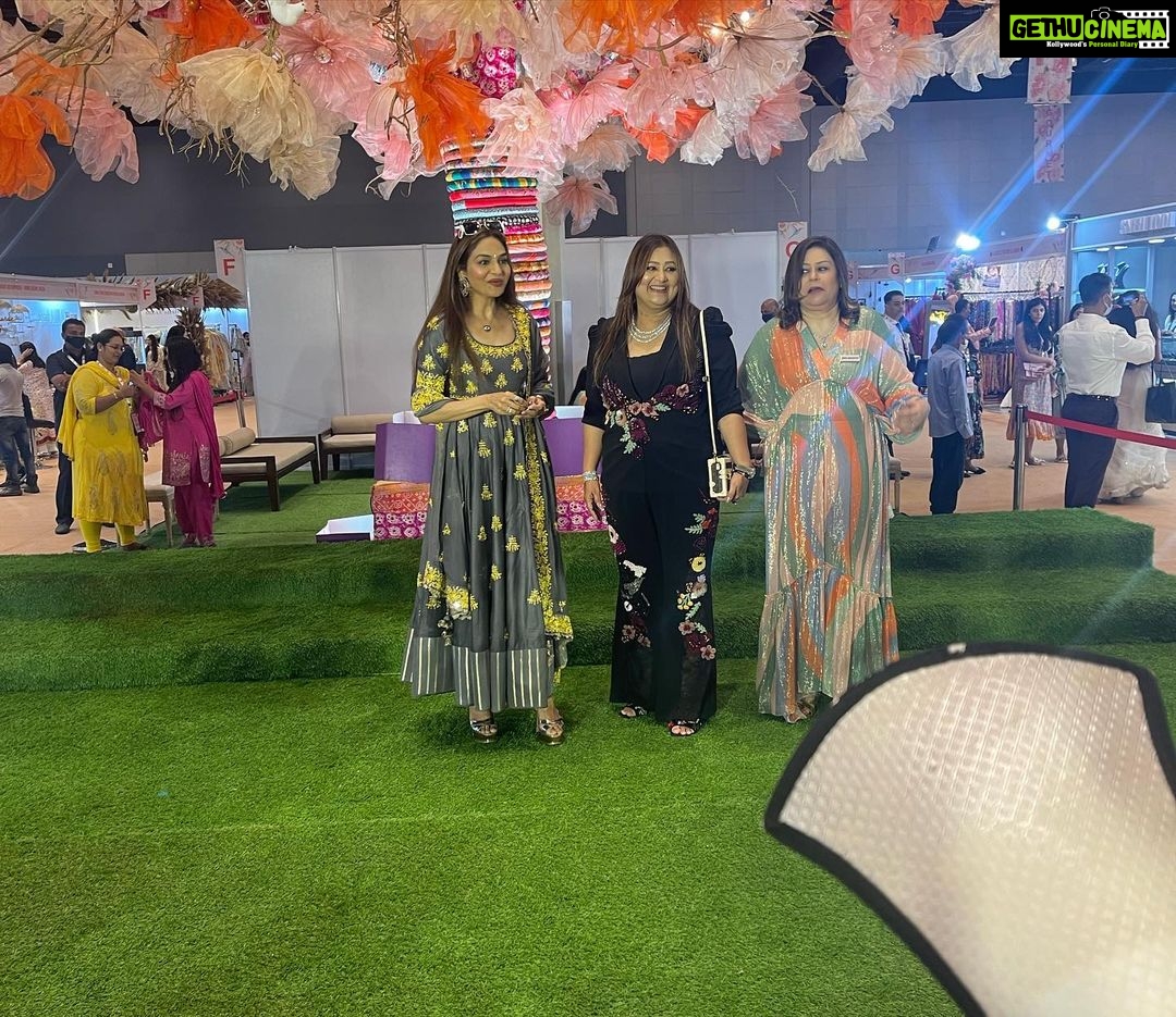 Madhoo Instagram - @imc_ladieswing @romasinghania @mrsearthinternational2016 @kiranbawa76 @queeniesinghh 💜💜💜💜 @ishitajain79 @farzanacontractor