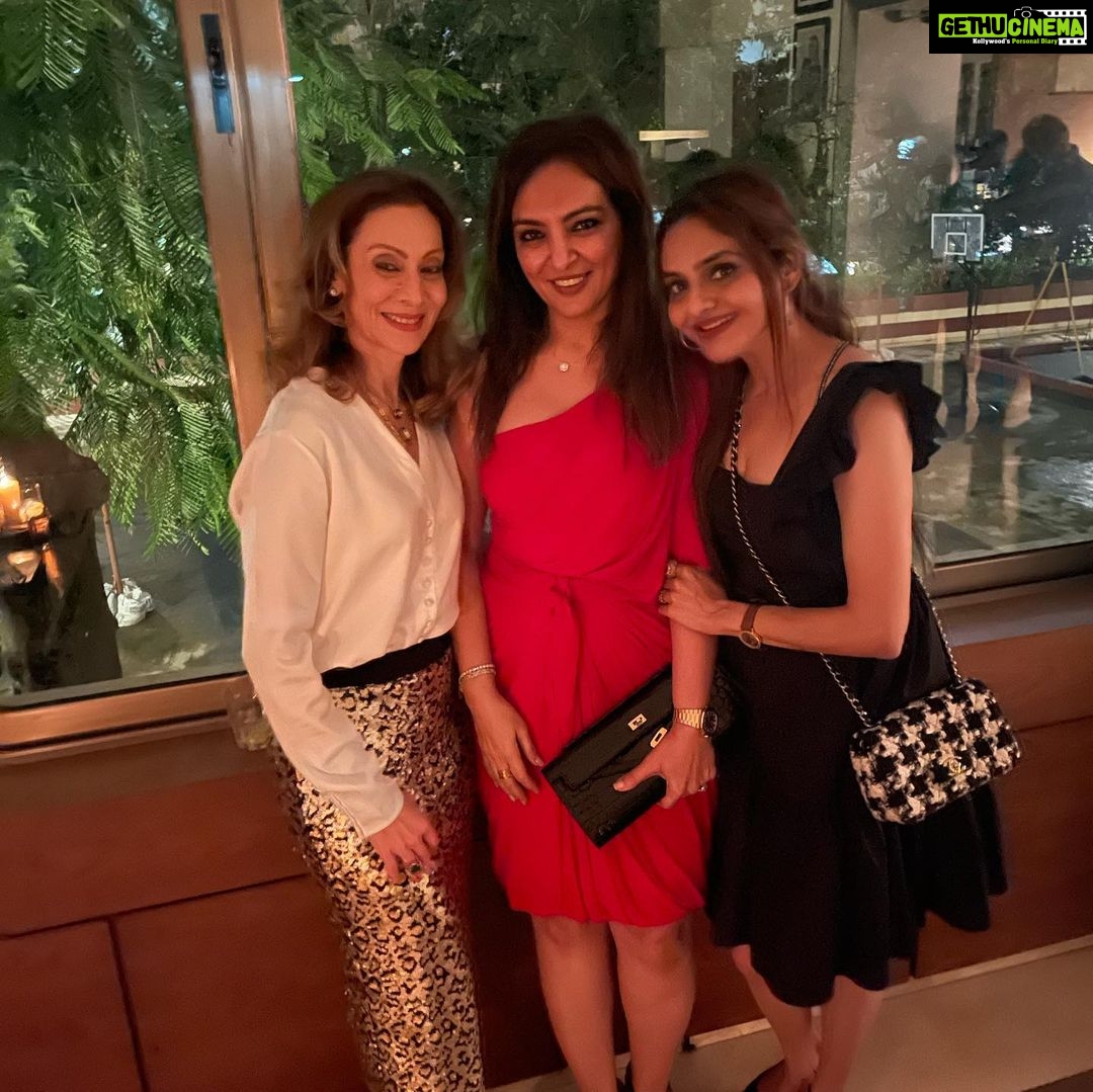 Madhoo Instagram - #funnnnn @bonita_bulchandani @lailalamba @anujabijlani @latapatel1 @sunainav2014 @gayatrikhannasabharwal @vivabulchandani @tarunasoi @farhadtaraporvala @dimpleroy4 @salimmerchant ☀️ @nisha_uttamchandani