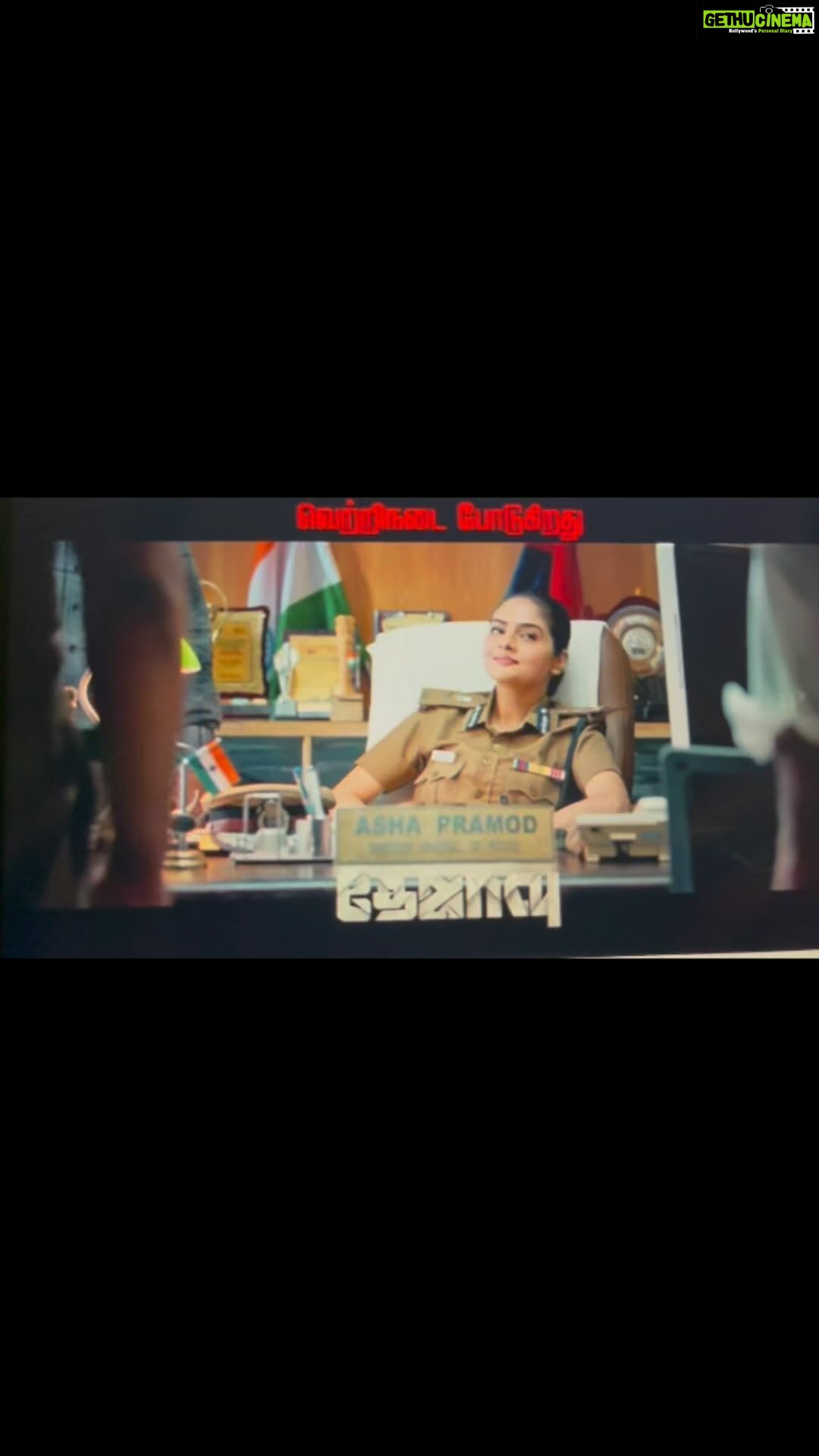 Madhoo Instagram - #dejavu #superhit #gratitude @directorarvindh 💜💜💜
