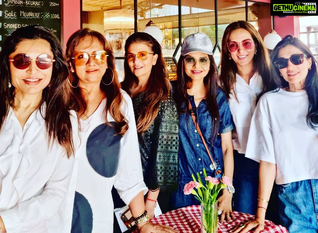 Madhoo Instagram - Love my girl gang ❤️❤️❤️❤️🌹