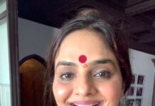 Madhoo Instagram - #prayerlife #happydiwali 🙏🙏🙏🙏❤️❤️❤️