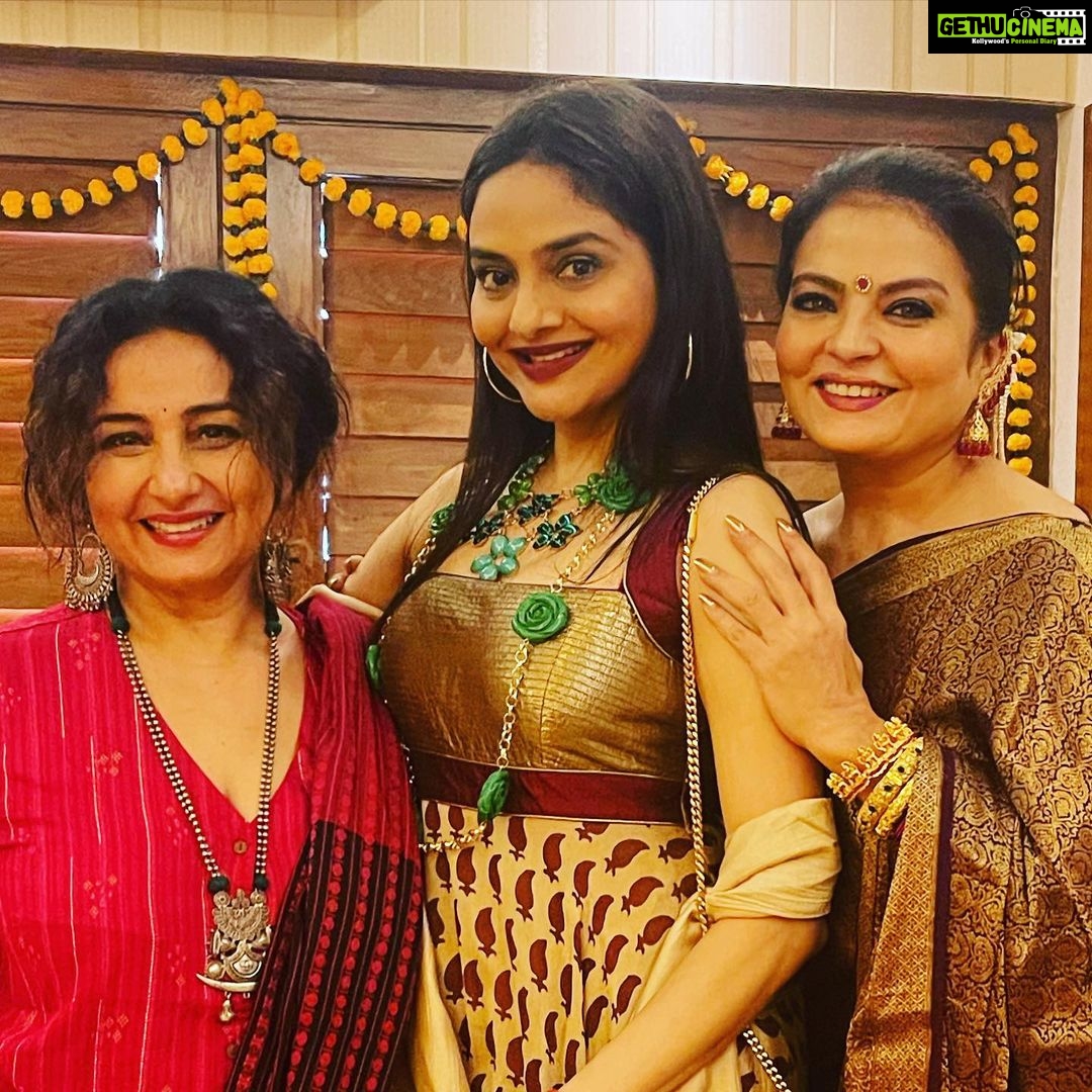 Madhoo Instagram - Love my actor clan @simplysheeba @divyadutta25 💜💜💜💜💜💜