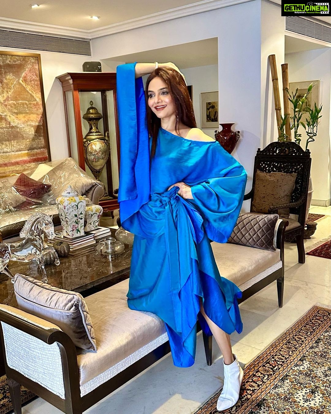 Madhoo Instagram - Gorgeous @madhoo_rockstar in @tokidoki_bypuja off shoulder kaftan top and asymmetrical skirt. #coordset #madhoo #bollywood #fashion #style #bollywoodfashion #colourpop #partywear #destinationwedding #asymmetrical #drape #indiandesigner #fashionista #fashionicon Mumbai, Maharashtra