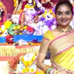 Madhoo Instagram - #navami ma Durga seek your blessings 💜💜💜💜 #grateful for the love peoples 🙏🙏🙏🙏🙏🙏💃💃💃💃💃 💃💃 @customscolonypowai#tumsemilnekodilkartahai #firstfilm #phoolaurkaante #1991 🌻 Mumbai, Maharashtra