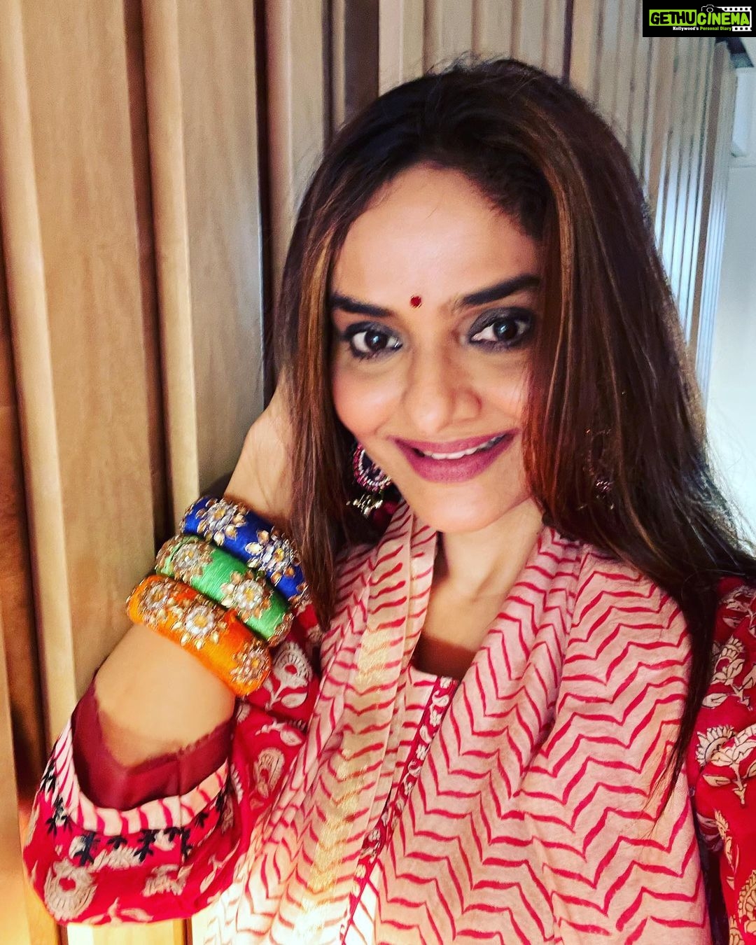 Madhoo Instagram - #anothernightofdivinema 💜🙏🙏🙏🙏