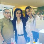 Madhoo Instagram - #bie @beauty.by.bie @queeniesinghh #drdinayar at the opening of bie kiosk @inorbitmallmalad all the best my dearest Q.. love u always and always so proud of what u have achieved step by step …. Keep going Bie guys 🌈