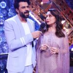 Madhuri Dixit Instagram – Now you guys know why i’m always smiling ☺️ 

#sunday #sundayfunday #jhalakdikhlajaa10 #funnyreels #reelsinstagram #explorepage