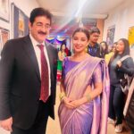 Madhuurima Instagram - So glad to meet Mr @sandeepmarwah Getting felicitated by The guru and President of Asian Academy of Film & Television . Celebrating the 15th anniversary of The Global film festival at #marwahstudios . Wearing @zaribanaras saree #awards #awards
