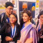 Madhuurima Instagram - So glad to meet Mr @sandeepmarwah Getting felicitated by The guru and President of Asian Academy of Film & Television . Celebrating the 15th anniversary of The Global film festival at #marwahstudios . Wearing @zaribanaras saree #awards #awards