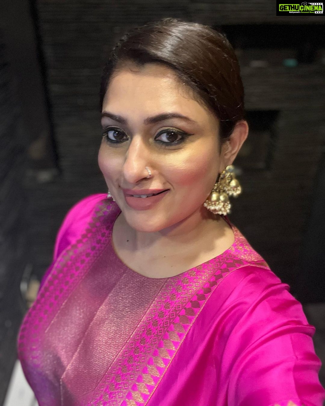 Malavika Instagram - let your outfit speak for itself💫
