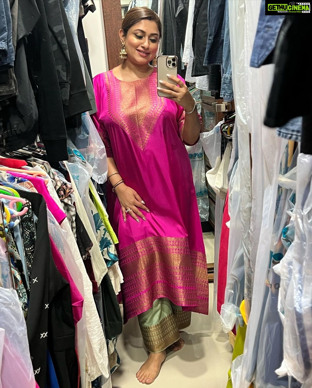 Malavika Instagram - let your outfit speak for itself💫