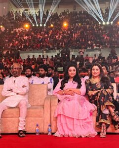 Malavika Instagram - Had a stupendous event in Chennai today❤️ Thank you @ungaldevaoffl for giving me my biggest hit song #karruputhaenakupudichacolouru I wish you many many happy returns of the day☺️ God bless you ! Be happy and always keep making such amazing music! Thank you @blacksheeptamil @riazkahmed.pro