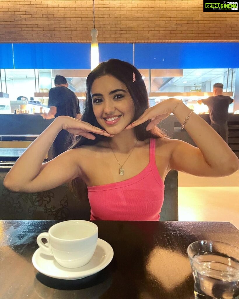 Malvika Sharma Instagram - Good food, good mood 😛 Yautcha